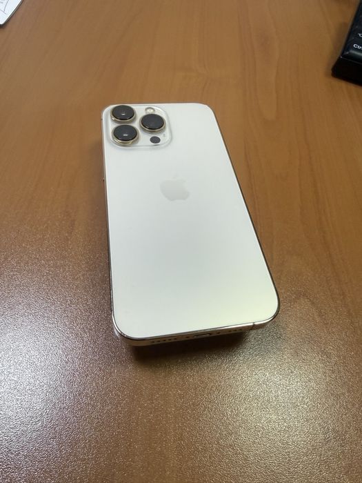 Айфон 13про, золотистый