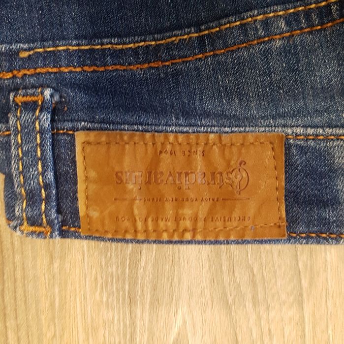 Blugi Stradivarius noi , mar. 34 , pentru fete