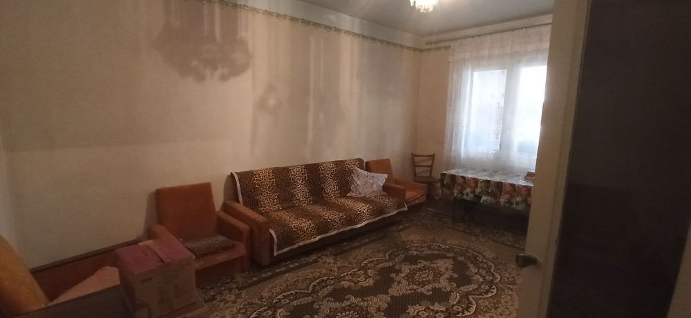 Продается своя трёх комнатная квартира