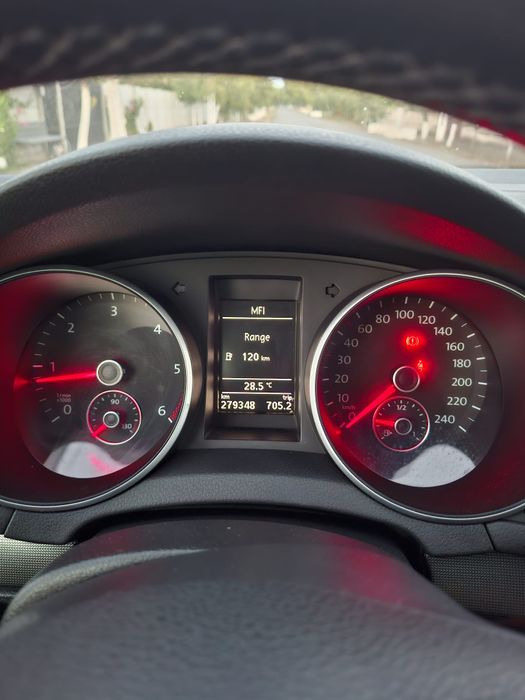 Vând Volkswagen Golf VI