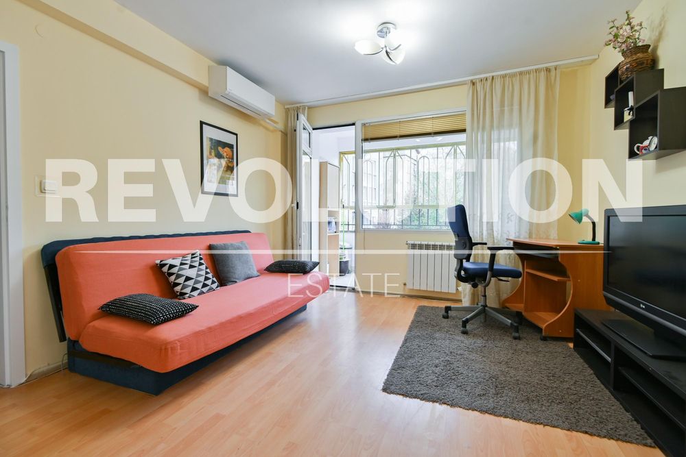 Дава се под наем Двустаен апартамент в София, Център - 60 кв.м за 715 € - Снимка #2