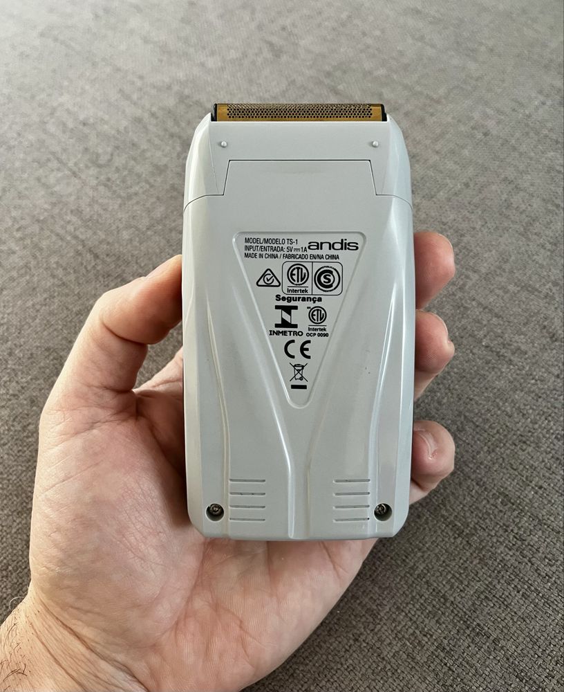 Vand apart profesional de ras Andis TS1 profil shaver