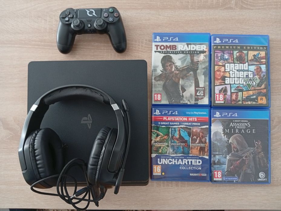 PS4 Slim 500 GB cu căști, joystic și 4 dvd games