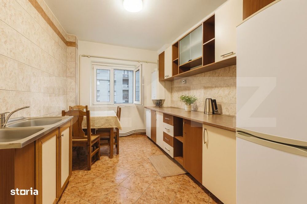Apartament 3 camere, 2 bai, etaj 1, zona Mercur