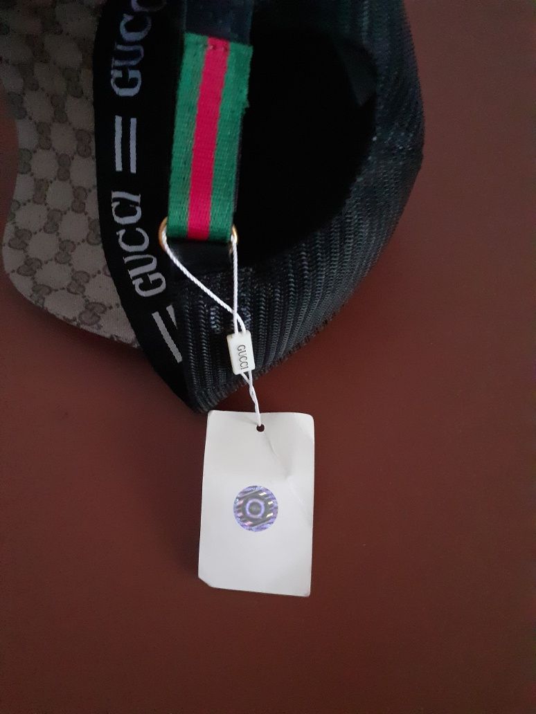 Ptr.tineri/adolescenți,vând șapcă originală GUCCI,Made in Italy