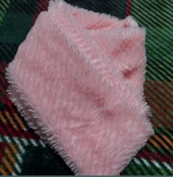 Eșarfă plușată roz