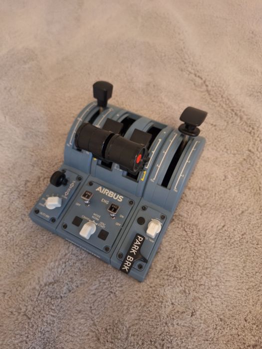 Vand Airbus TCA pack cu throttle, Joystick și accesorii.