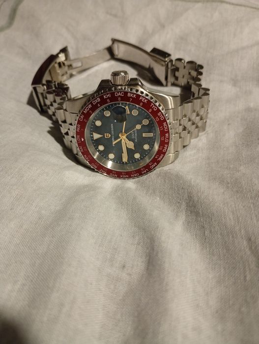 Vînd ceas automat P