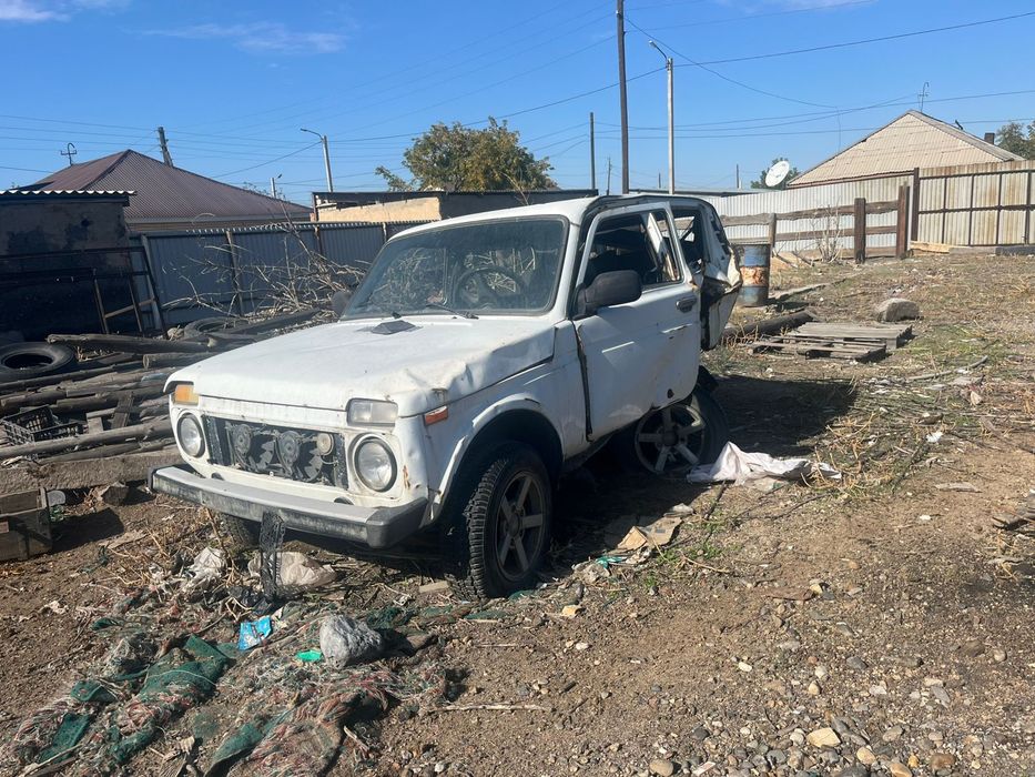 Продам ниву ,в аварийном состоянии.