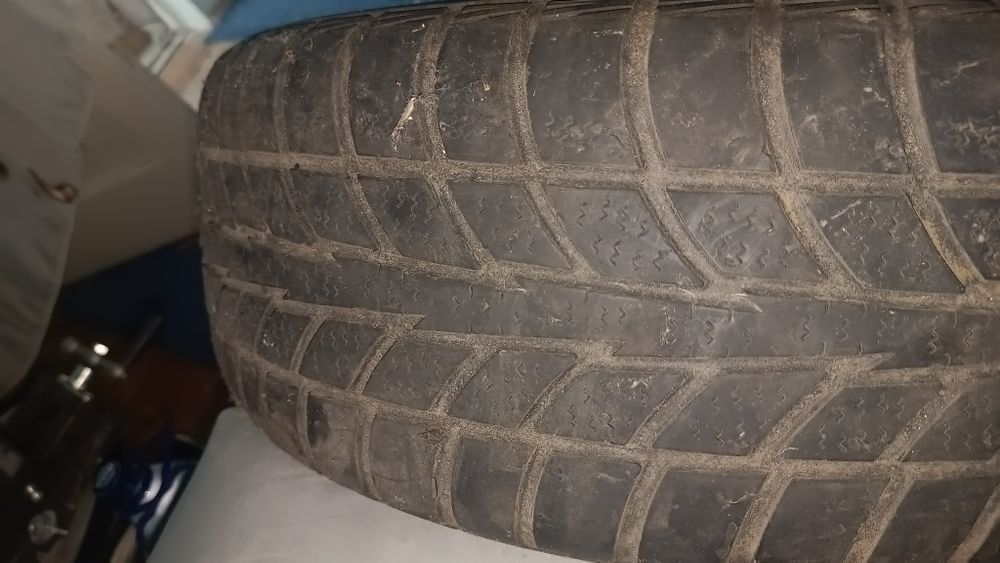 Vând geanta de tabla cu cauciuc de iarna