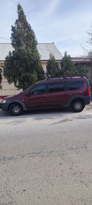 Largus Cross 2017 — 7 o‘rinli, Reno motor, metanli, a’lo holatda!