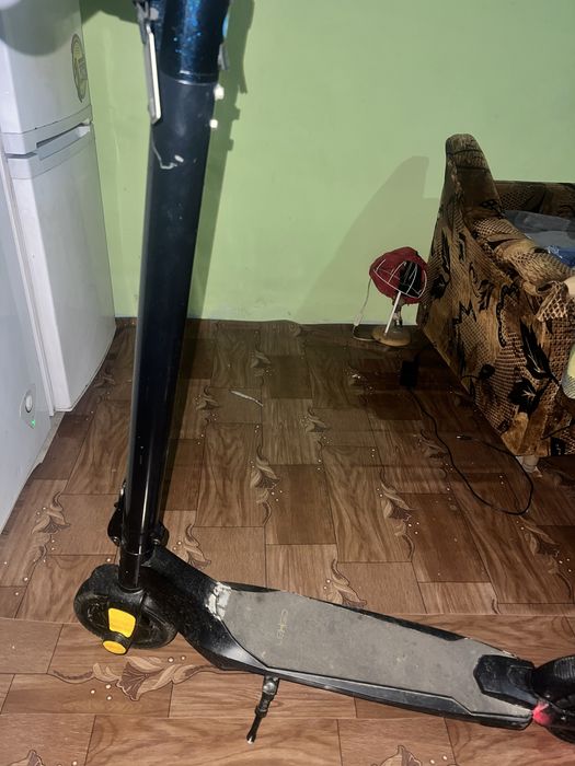 Trotinetă electrică Lexgo – funcțională 100% + încărcător inclus