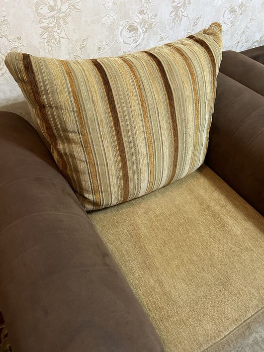 Продам кресло с подушкой