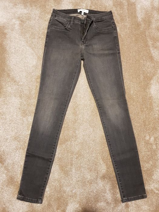 10 pantaloni tip blugi
