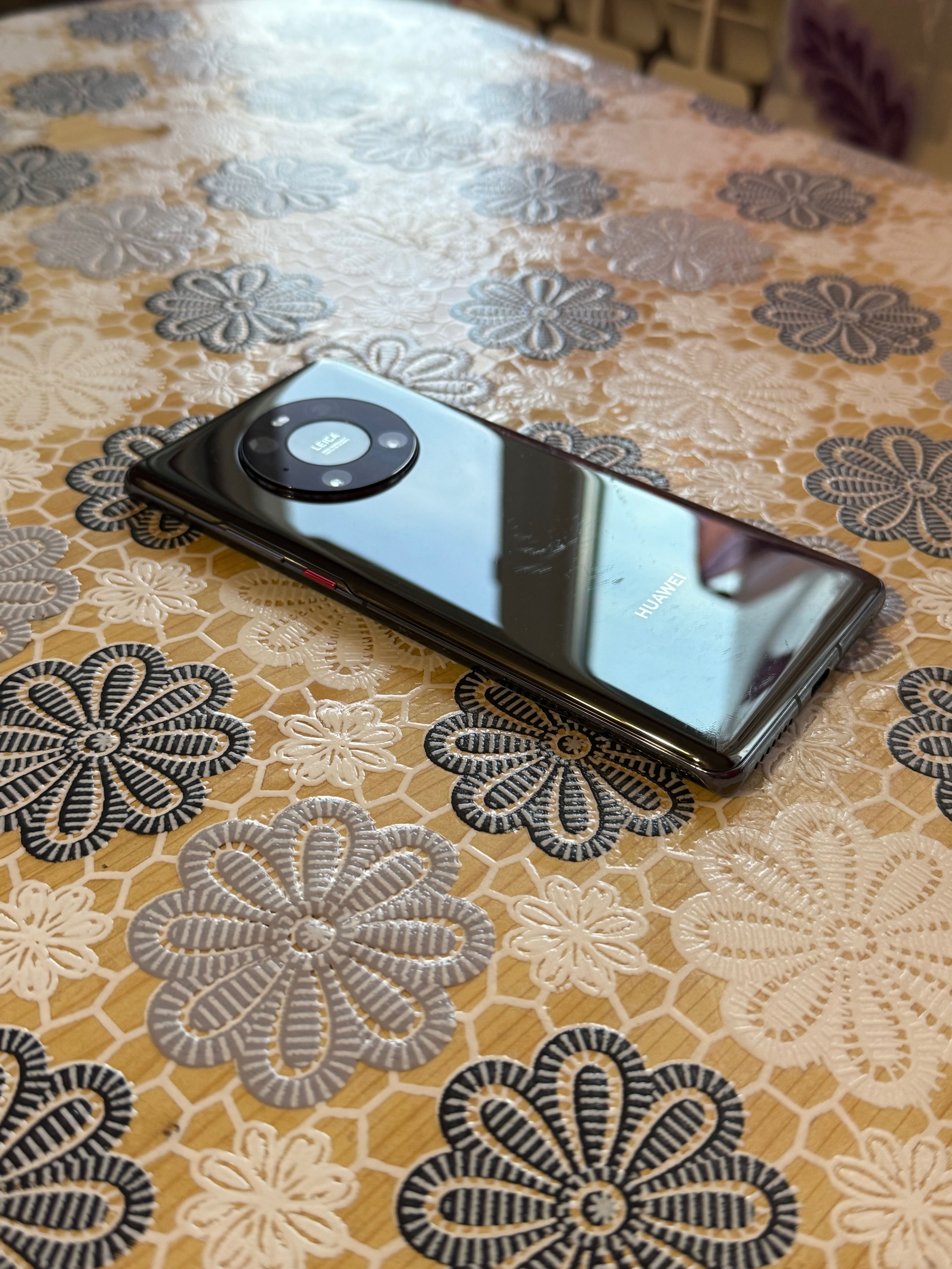 Продавам HUAWEI Mate40 pro