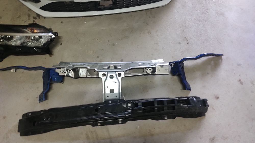 Bara fata , capota , far dreapta, trager , ochelari faruri Logan 3