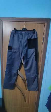 Vind  pantaloni salopete barbati marimi M L Xl!!