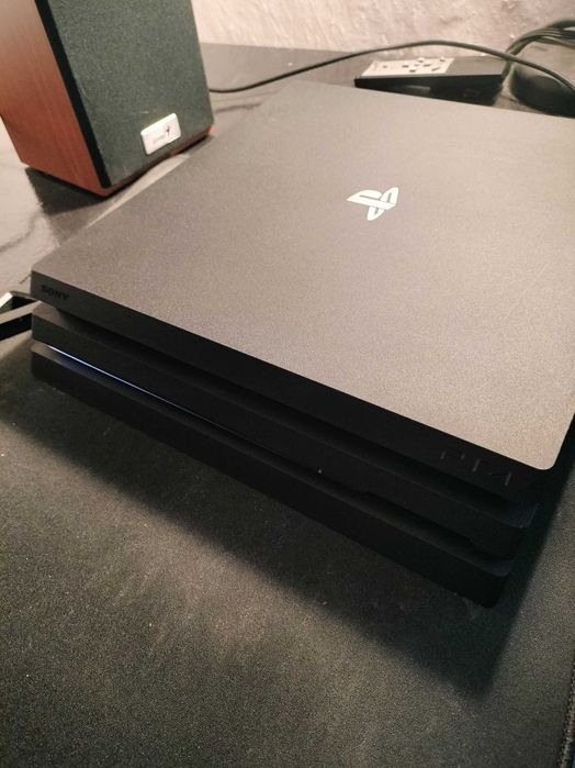 Consola Playstation 4 Pro ca noua ,la cutie