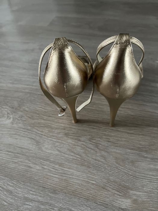 Sandale piele, mărimea 38, culoare auriu