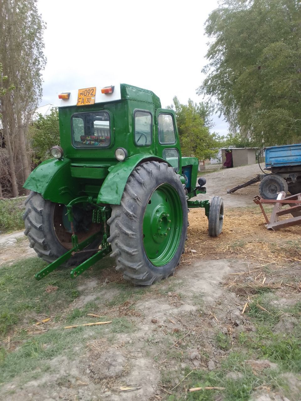 Traktor 40 sotiladi ishga tayyor hamma joyi ishlaydi