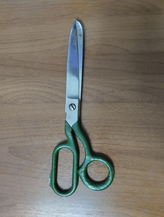 Портновские ножницы .