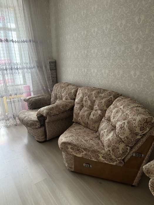 Диван , кресло .