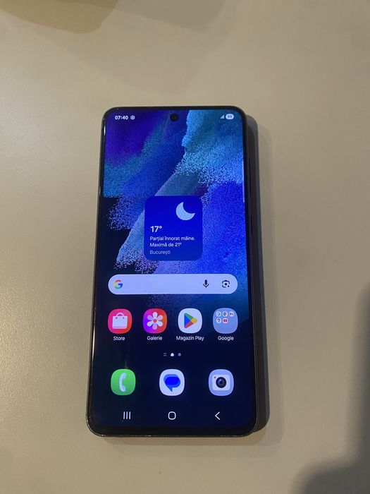 Samsung s21 fe.