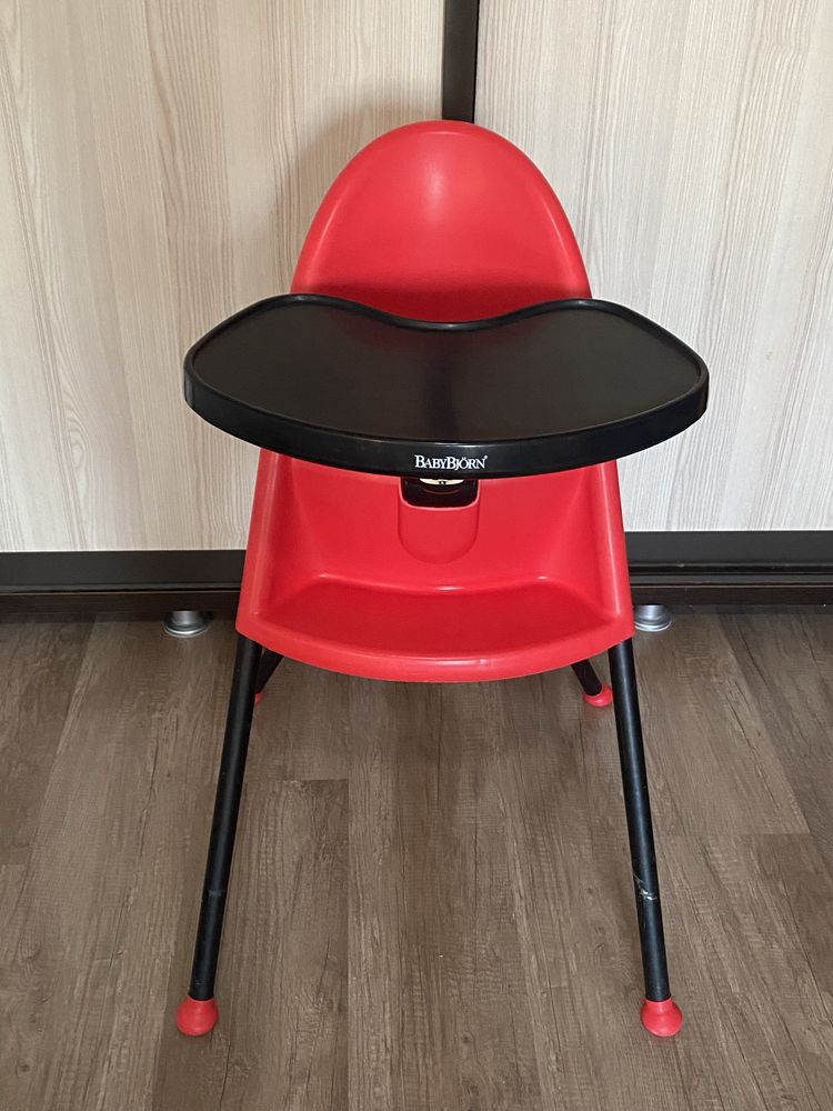 BabyBjorn - Scaun de masa bebe - rosu / negru