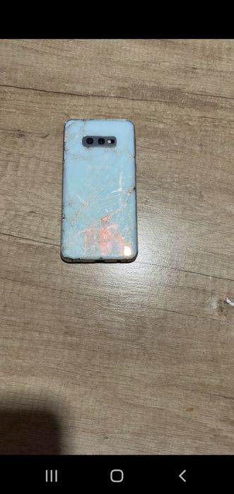 Продам самсунг s10е