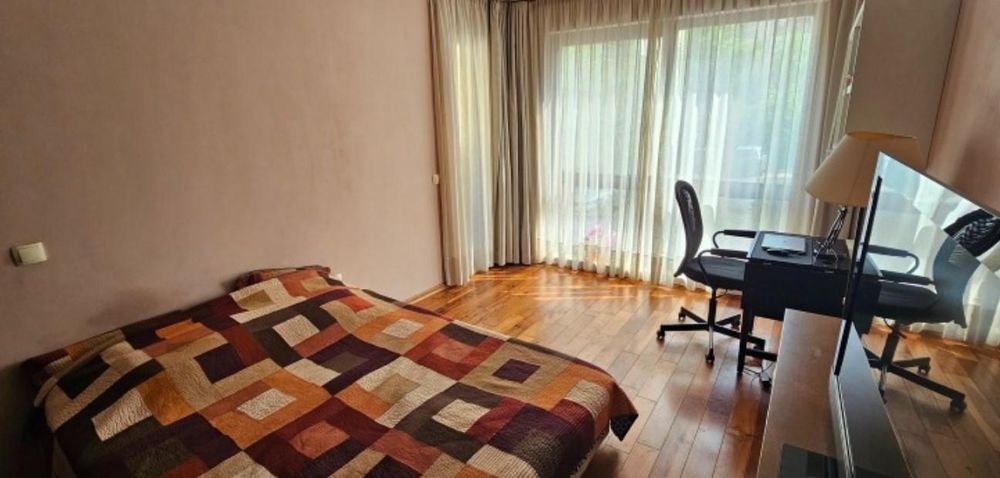 Дава се под наем Тристаен апартамент в София, Витоша - 100 кв.м за 825 € - Снимка #3