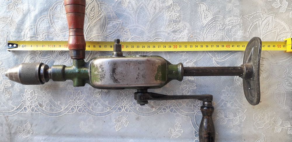 Masina de gaurit manuala cu presare pe piept