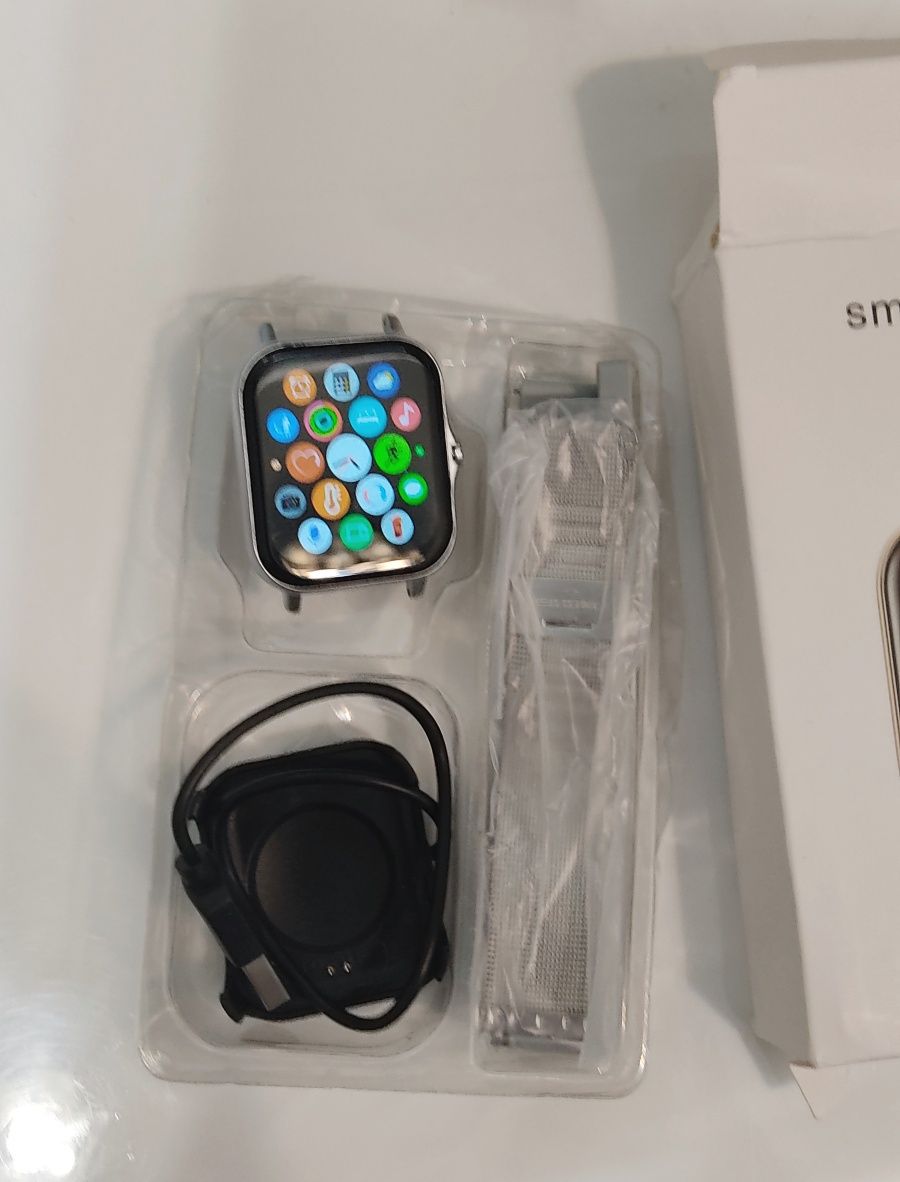 Смарт часовник Y13 чисто нов Smart Watch