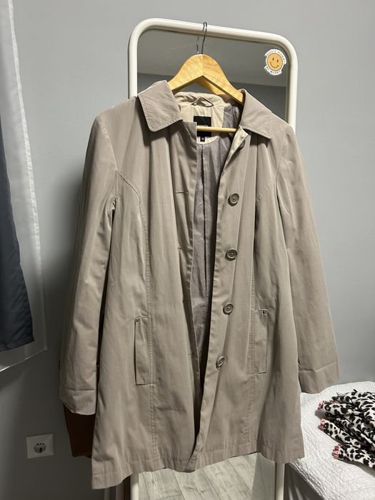 pardesiu, stare ca in poza, ca si nou in afara de cusatura la subrat