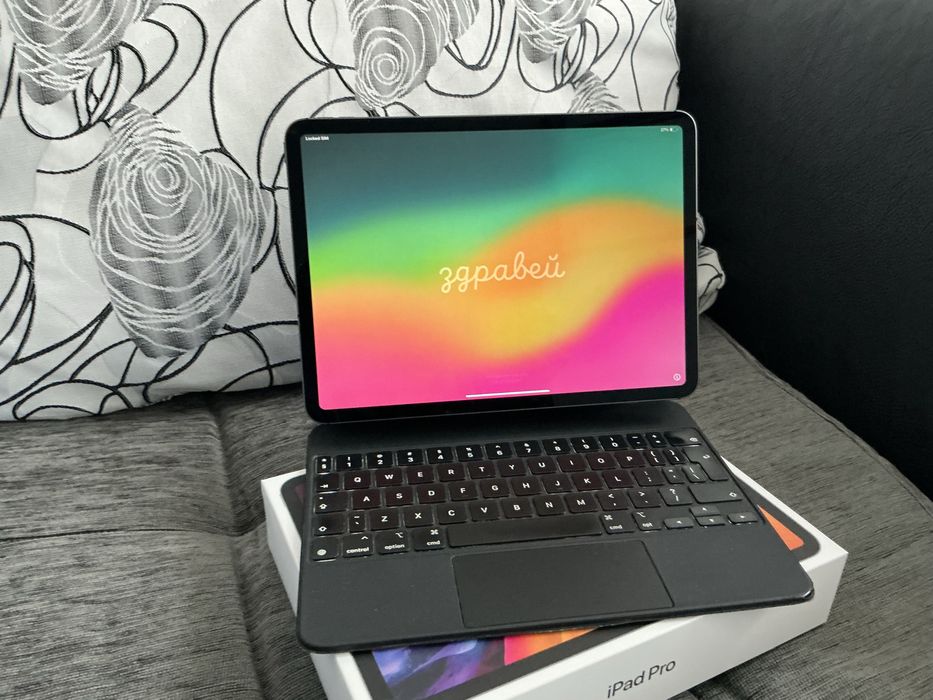 Отличен iPad Pro 11” WiFi + Cellular (2nd Generation) с Magic Keyboard