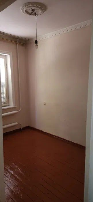 Срочно продаётся квартира Юнусабад Бодомзор 2 ком 1 этаж(Бивший общеж)