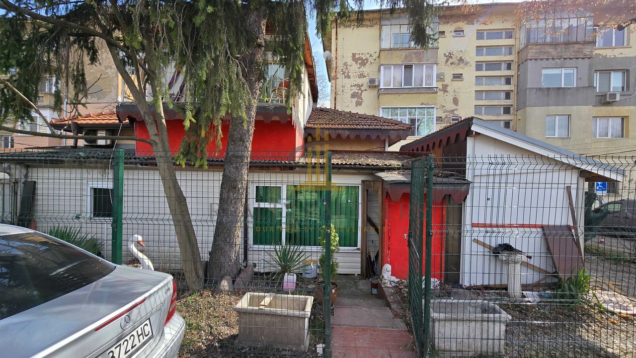 Продава се Къща в Перник, Център - 85 кв.м за 1000 €/кв.м - Снимка #2