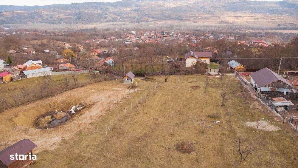 Teren cu suprafața de 5100mp amplasat într-o zonă superbă de munte