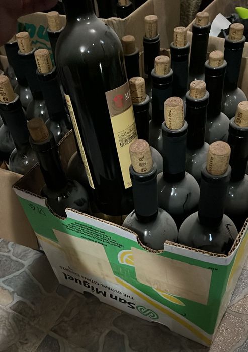 Продам бутылки из под вина Массандра обьем бутылки 0,75мл, 76 стук