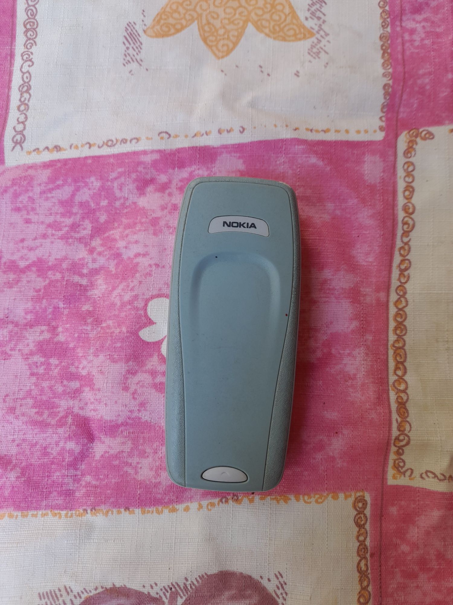 Nokia 3315 с зарядно