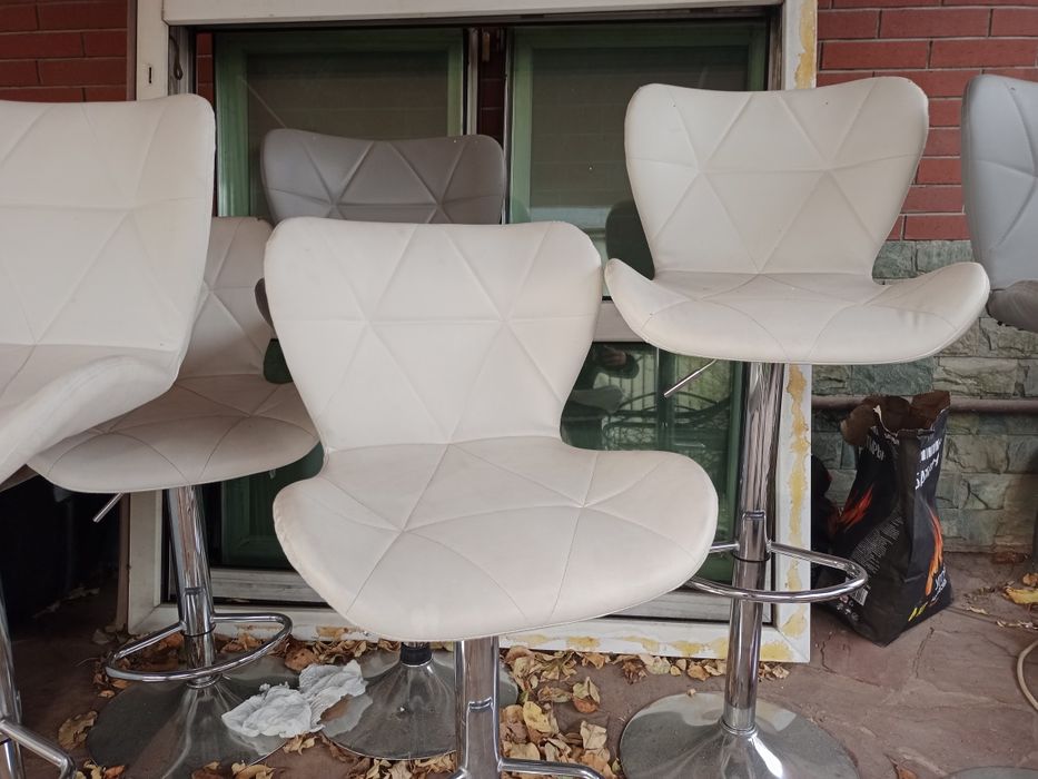 Продам барные стулья 6шт ( по штучно не продаю )