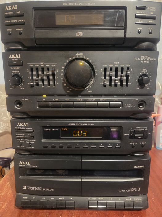 Музикална уредба Akai