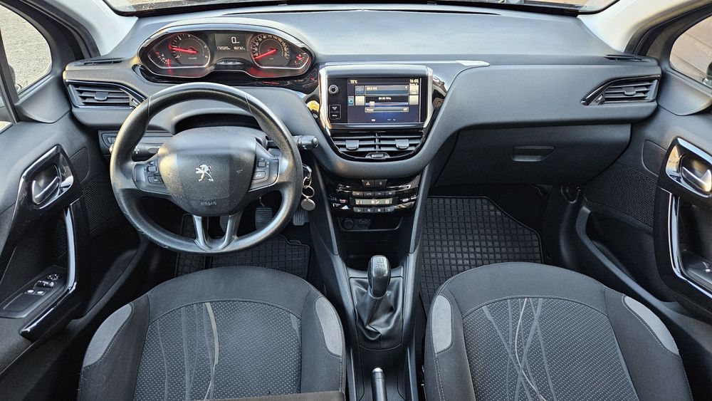 Peugeot 208 2012