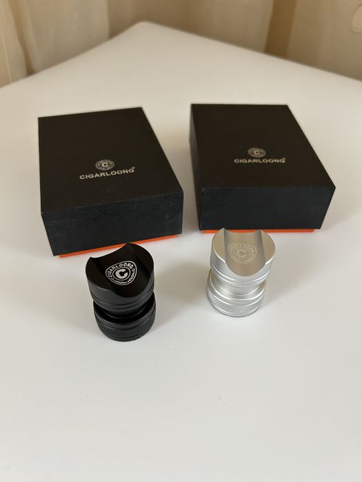 Премиум поставка за пури – метална, компактна, стабилна