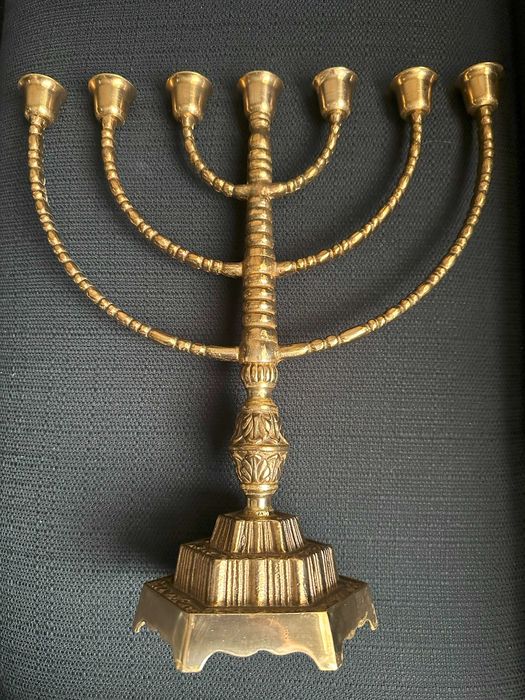 Бронзова менора 35,5 x 33 см.