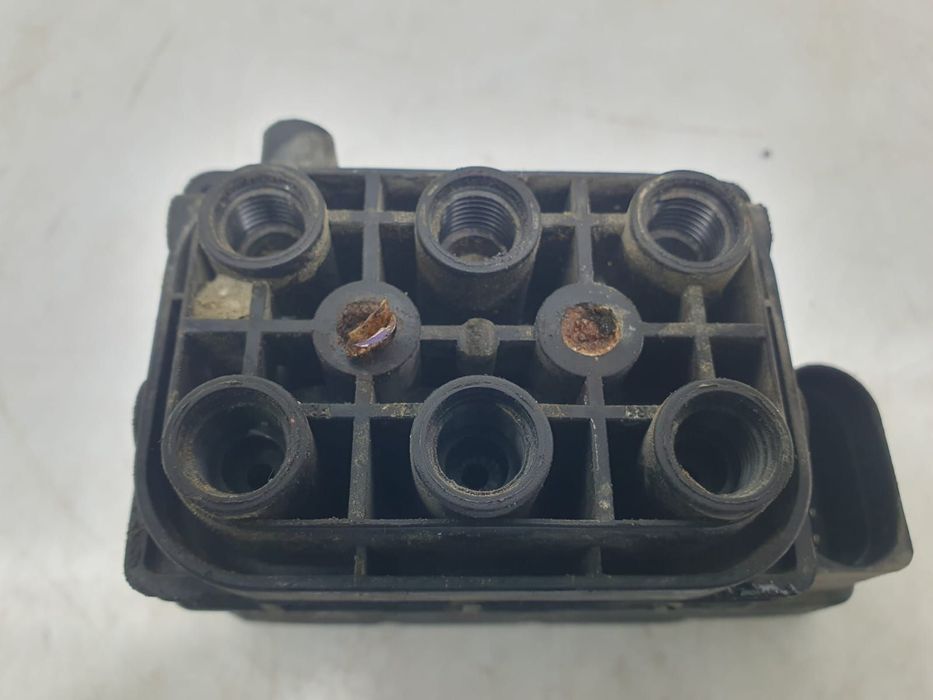 Valva distribuitor suspensie 15152400082 3.0 tdi BUG Volkswagen VW Touareg generatia 1 7L