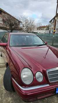 Автомобил Mercedes e240