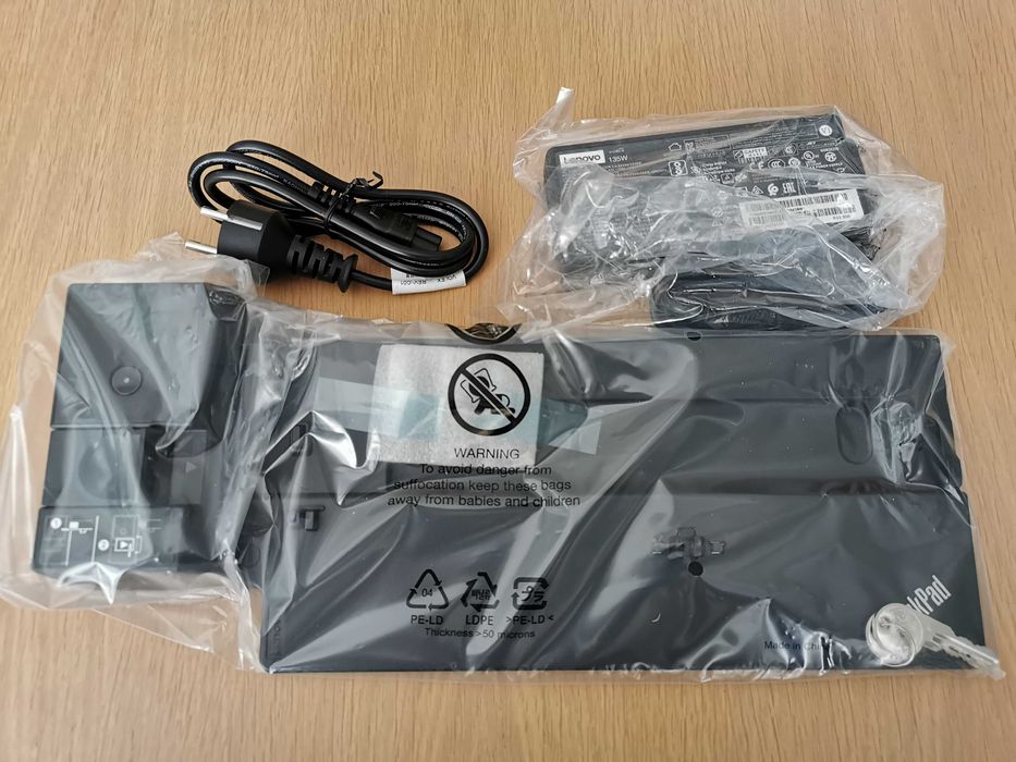 LENOVO ThinkPad Ultra Docking Station 40AJ0135EU, nou, nefolosit