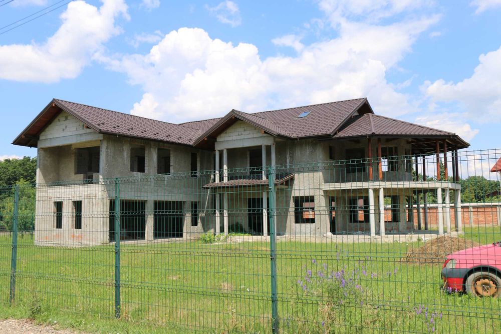 Casă/pensiune/azil/sediu firma langa Botosani, zona Baisa