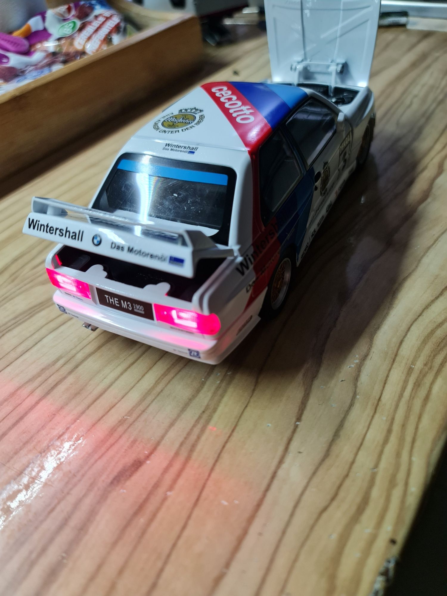Macheta BMW M3 1987 ursulet scara 1:24 deosebit