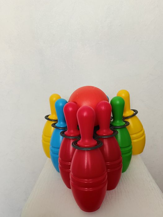 Игрушечная игра в боулинг